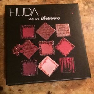 Huda Beauty Mauve Obsessions Palette